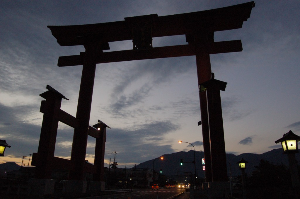 The same Tori Gate facing Mt. Yahiko.
